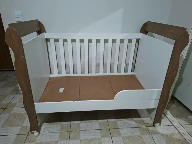 Berço seminovo, sem avarias vendo, não entrego para vim buscar no bairro aponiã