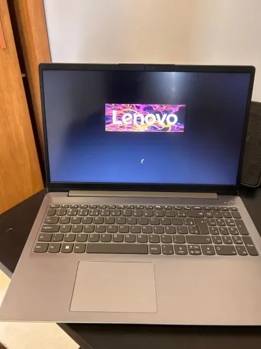 Notebook LENOVO IDEAPAD 3 RYZEN 7 5700U 12GB MEMORIA RAM 512 GB SSD