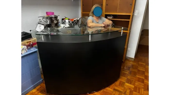 Balcão de loja com vidro. Ótimo estado