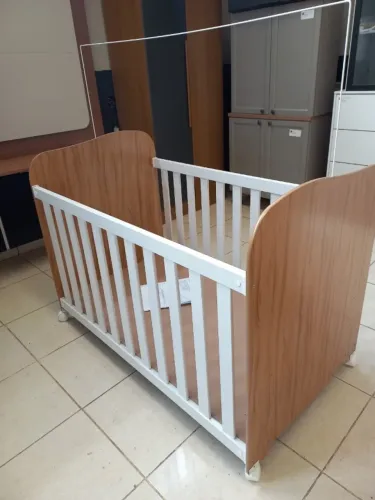 BERÇO AMERICANO 100% MDF COM RODÍZIOS - R$ 449,99