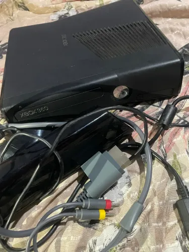 Kit Xbox 360 Slim + Kinect + Controle + Fonte Para Conserto ou Peças]