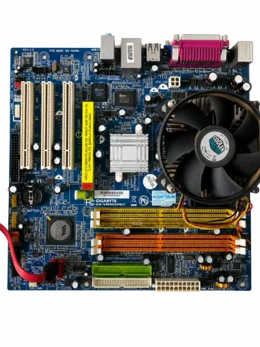 Kit Placa-mãe LGA 775 + Pentium 4 + 2GB DDR2 + HD 80GB + Cooler Master 