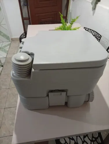 Banheiro químico portátil novo