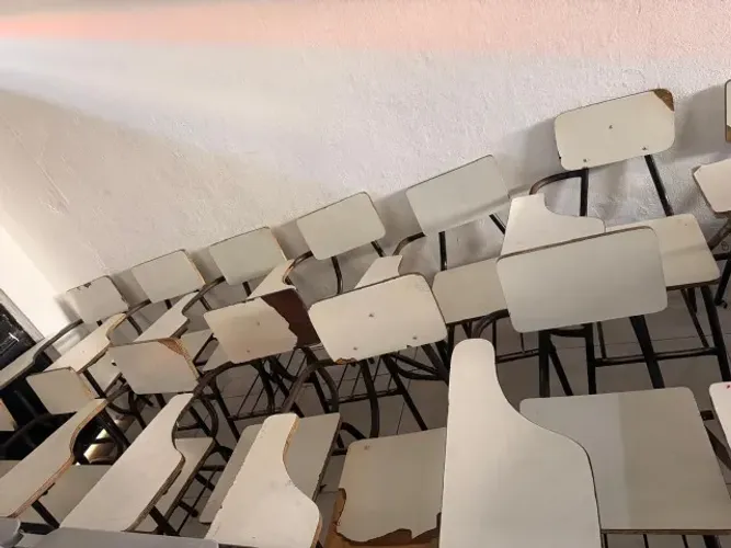 CADEIRA ESCOLAR 