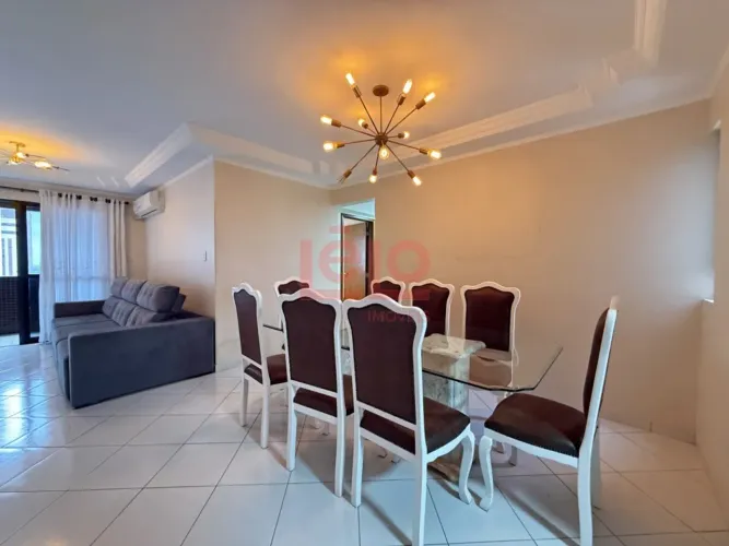 Apartamento 109,22 m², 01 suíte + 02 quartos, sacada - Zona 07.