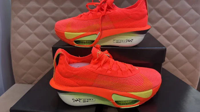 Tênis Nike modelo alpha flay3 top de tênis com placa de carbono incrível lançamento