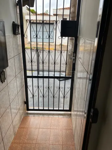 Sobrado com 3 quartos, 2 kitnets e ponto comercial gerando renda / Bairro Vila Tibério, Ri