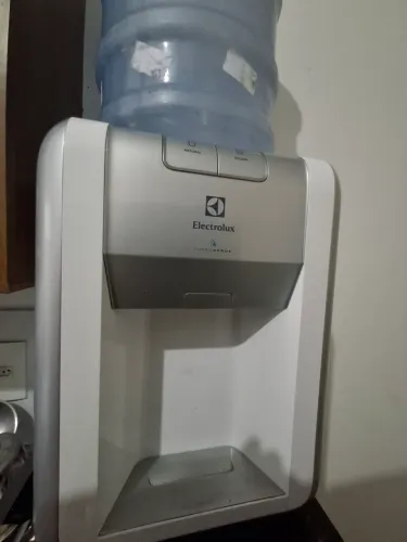 Vende-se Gelágua valor 290 reias bem conservado 