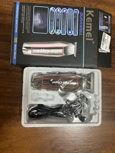 Máquina de Cortar Cabelo Kemei KM-032 - Nova