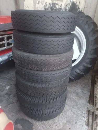 Pneus 750/16 e 700/16
