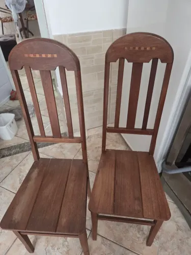 Cadeiras madeira otimas + escritorio velha