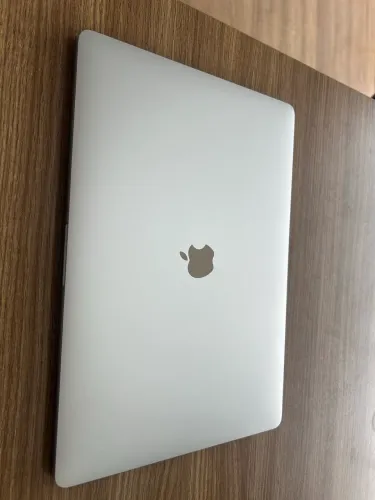 Macbook Pro 15 2019, Processador Core i9, 16gb de ram, 512gb de ssd, Radeon Pro 560x.