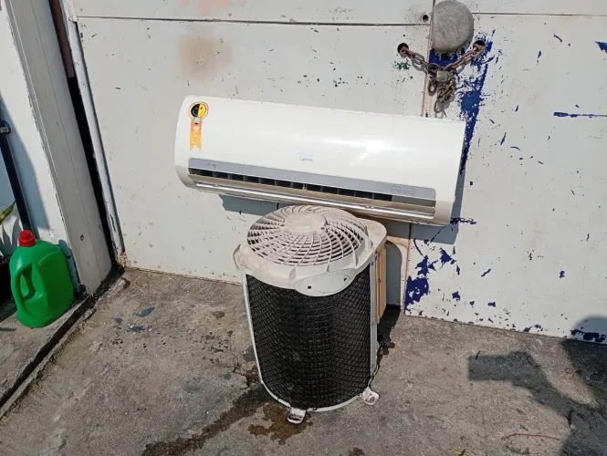 Ar-condicionado Split Springer Midea 12.000 BTUs ? R$ 900