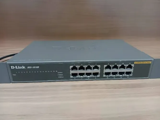 Switch de mesa não gerenciável Fast Ethernet de 16 portas DES-1016D