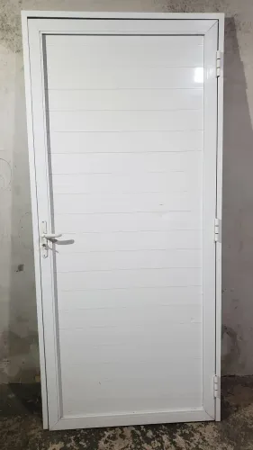 Vende se porta de lambri alumínio 2.20 x 0.90