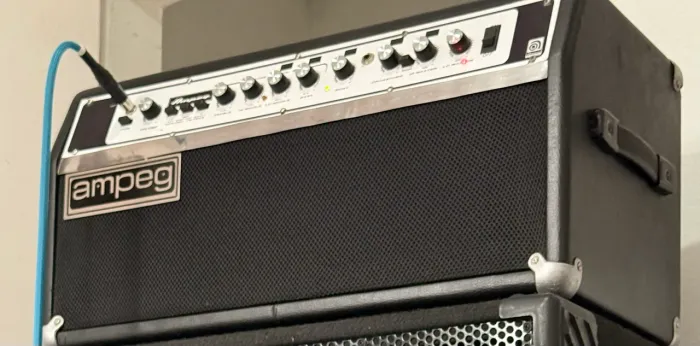 Vendo cabeçote (head) de baixo+ 1 caixa 4x10 com Twitter 970w 