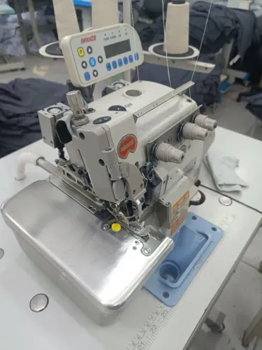 Vendo máquina de costura overloque com corte de linha pneumático valor 2800