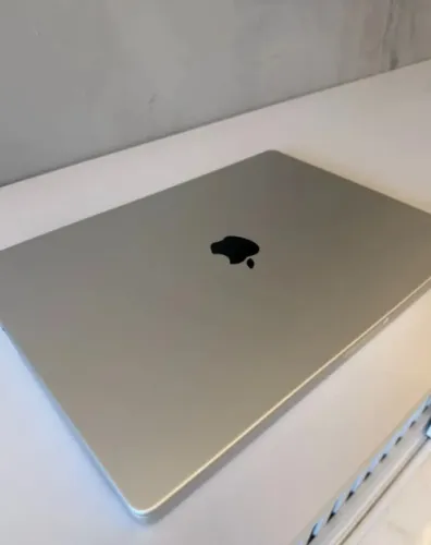 MacBook 16 Polegadas - PRO M5 Pro 1TB 48GB - 11 meses de garantia Apple