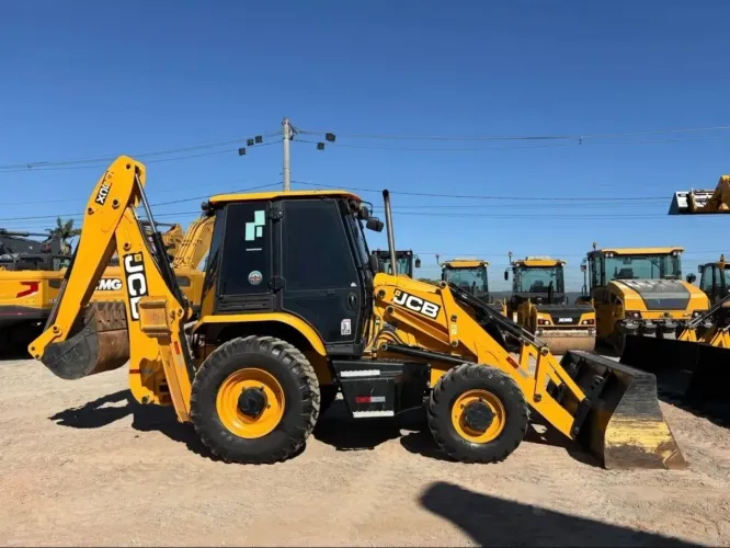 JCB 3CX 2025 NOVÍSSIMA