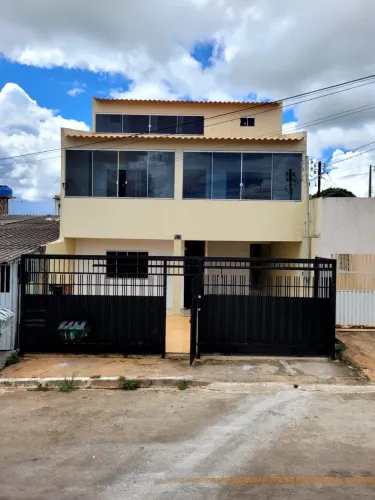 Alugo  casa com 6 quartos  no Riacho Fundo  2 