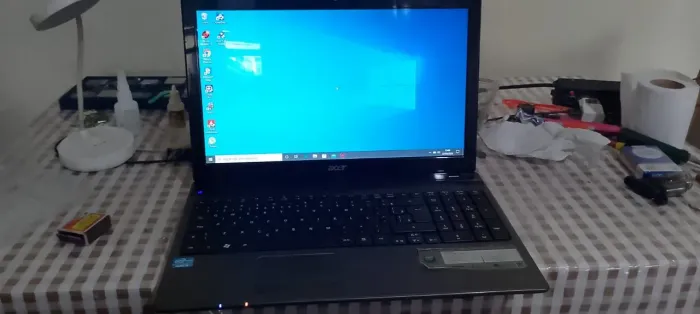 Notebook Asus i3 8 GB  tela de 15 funcionando perfeitamente