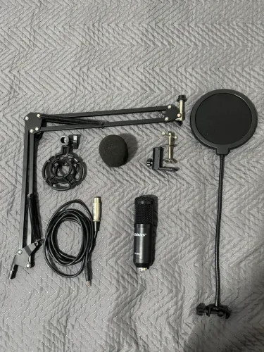 MICROFONE COM SUPORTE