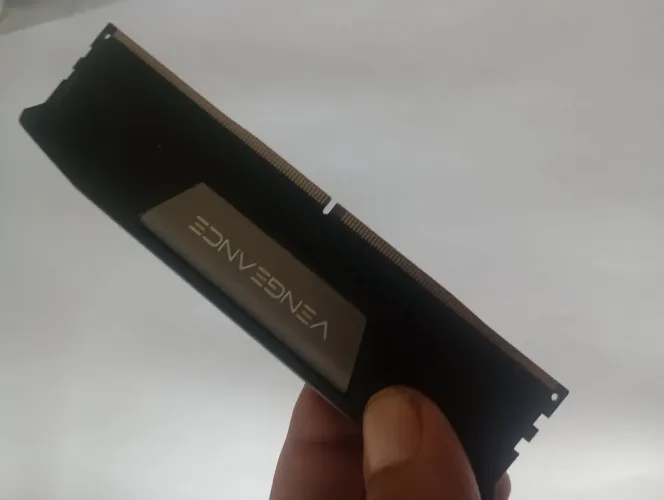 Memória RAM Corsair Vengeance 16GB DDR5 6000MHz (Sem Caixa)