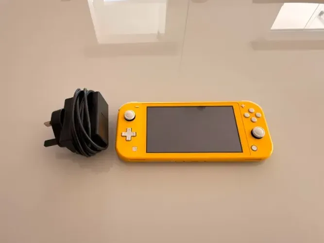 Nintendo Switch Lite Amarelo (usado)