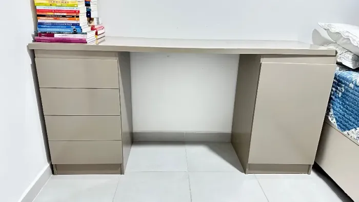 Mesa escrivaninha com gaveta - Ótimo para trabalho e atividades manuais