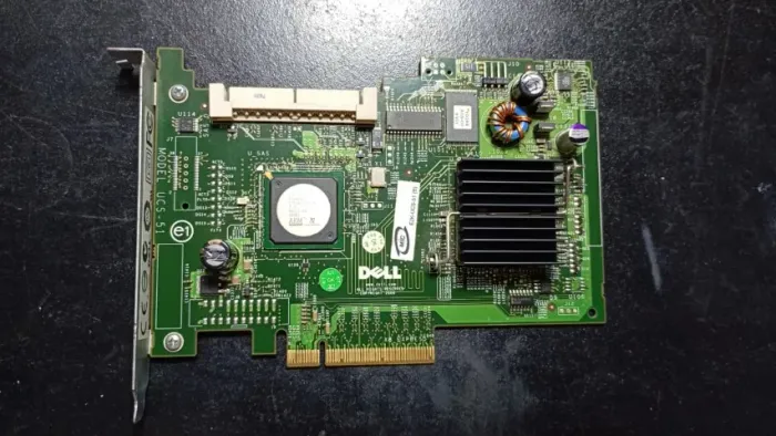 Placa controladora UCS - 51 para SSDs e HDs para servidor.