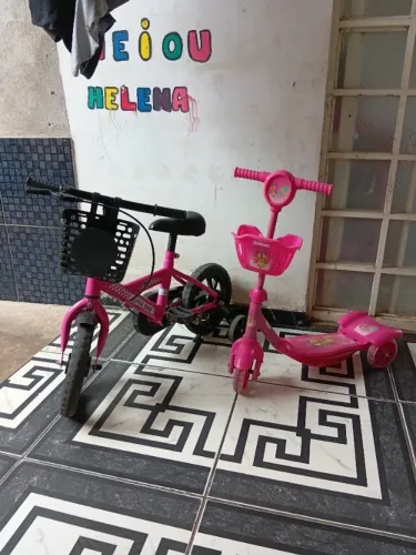 Bicicleta infantil e patinete