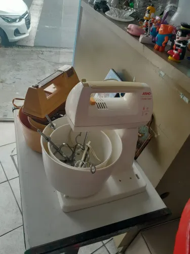 Batedeiras de bolo Arno antigas.