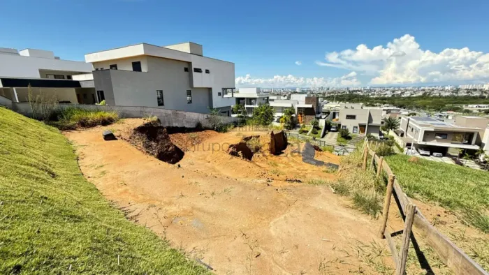 Oportunidade - Terreno em Condomínio - Residencial Reserva do Paratehy - 900m².