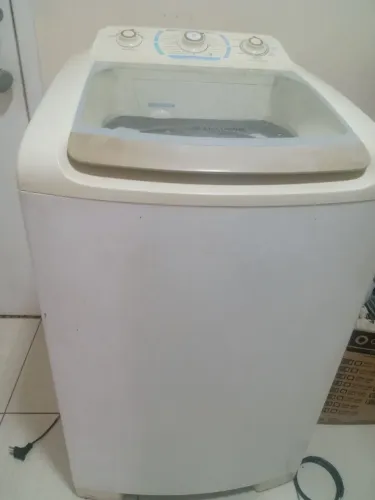 Está com defeitos.