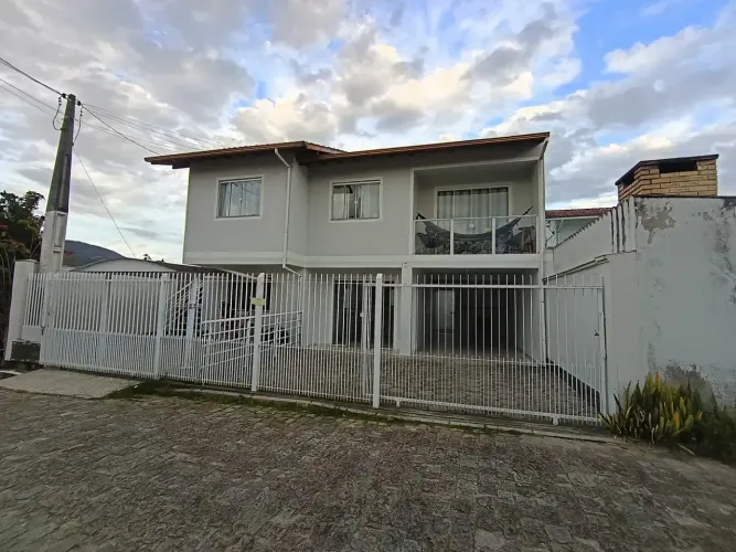 Excelente Apto Térreo de 2 Quartos com 2 Vagas de Garagem no Sul do Rio Santo Amaro da Im