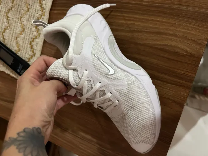 Tênis Nike feminino branco