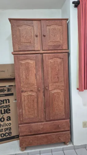 Guarda roupa madeira maciça 