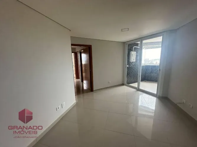 Apartamento com 3 dormitórios para alugar, 79 m² por R$ 3.580,00/mês - Centro - Maringá/PR