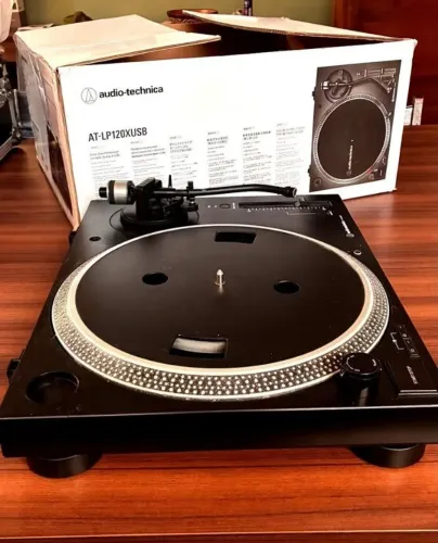 Toca-discos Audio-Technica AT-LP120XUSB com case rígida - conservado
