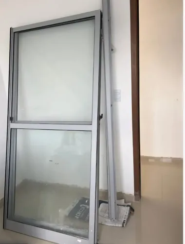 PORTA DE ALUMÍNIO DE CORRER 2 FOLHAS - 2,10 m de altura por 2,00 m de largura