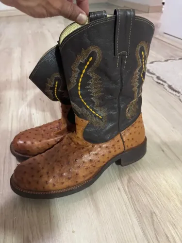 Vendo par de bota couro de avestruz