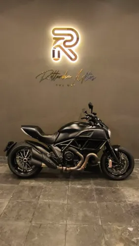 Diavel Dark 1200
