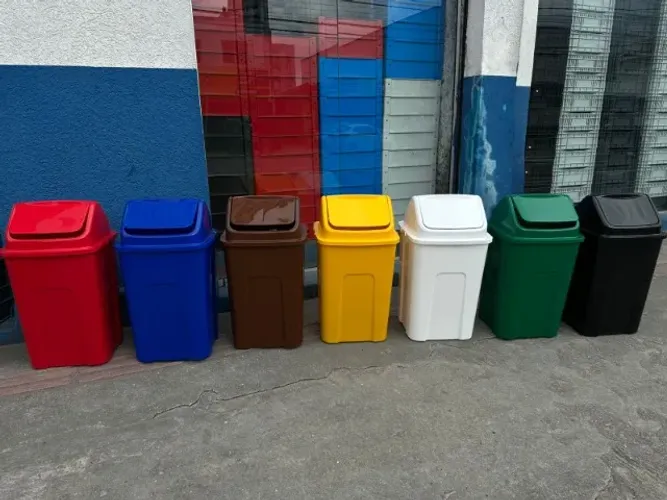 Lixeira plástica basculante coleta seletiva R$99,90