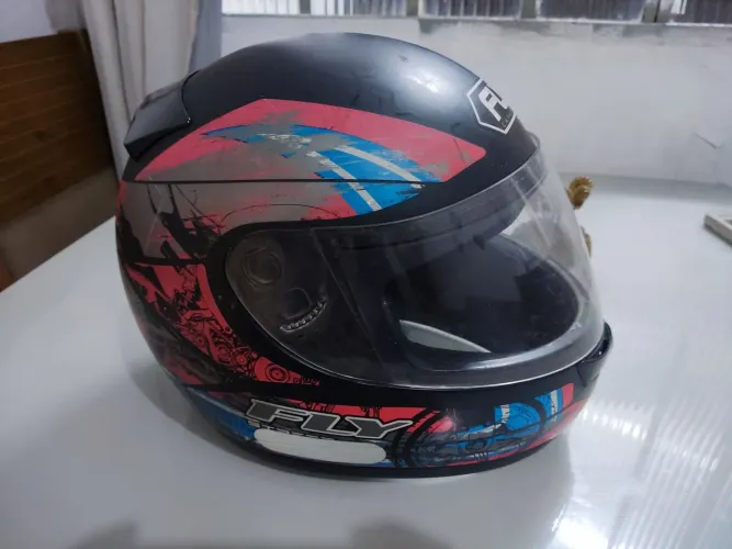 Vendo Capacete FLY tamanho 60