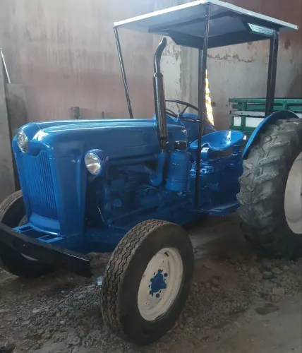 Trator Ford