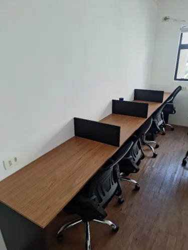 Mesa para escritório com 4 posições