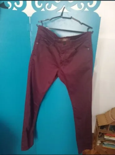 Calça slim request vinho