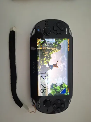 PS Vita Seminovo com case