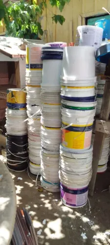 Vendo baldes vazio
