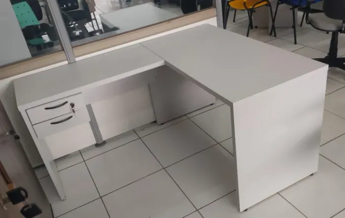 MESA EM L PARA ESCRITÓRIO OU HOME OFFICE VALORES VARIADOS